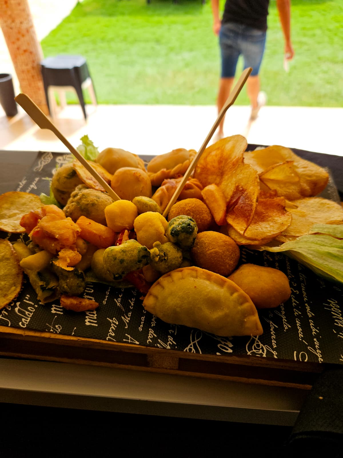 Tagliere di fritti misti con panzerotti e crocchette